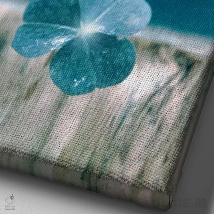تابلو دکوراتیو خوش شانس اثر کلودیا دروسرت - نمای نزدیک بافت بوم