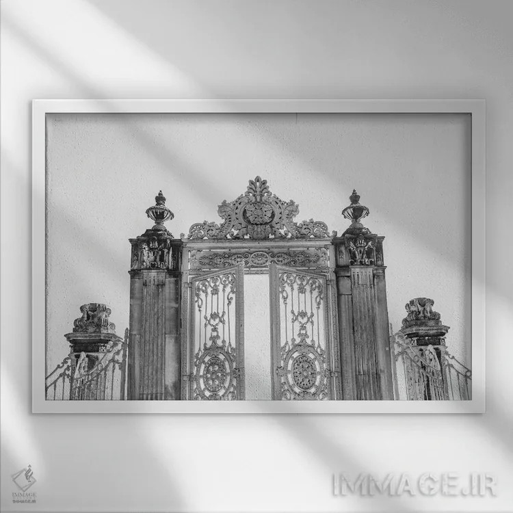 تابلو دکوراتیو دروازه اثر گیلیارد برسسان - نمای قابدار سفید