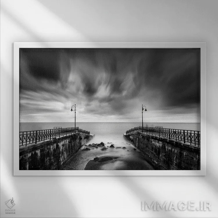 تابلو دکوراتیو اسکله دوگانه اثر جورج دیگالاکیس - نمای قابدار سفید