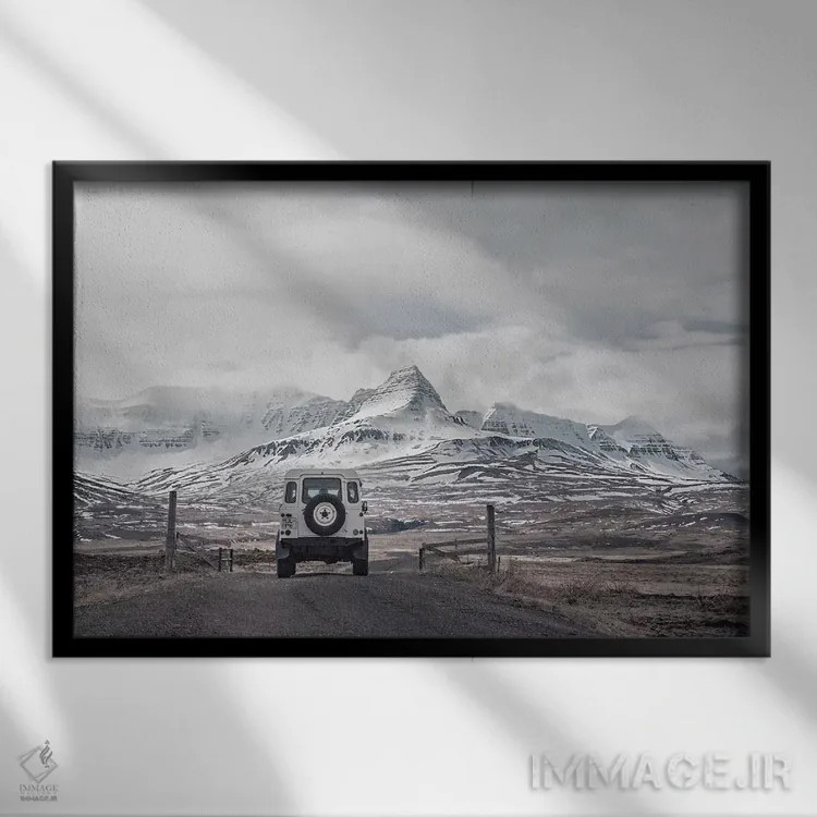 تابلو دکوراتیو سفر به دور سیاره ایسلند I اثر مونیکا استریگل - نمای قابدار مشکی