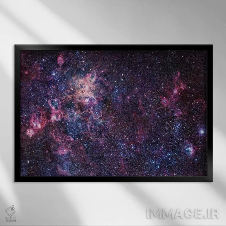 تابلو دکوراتیو موزاییک سحابی عنکبوتی اثر رابرت گندلر - نمای قابدار مشکی