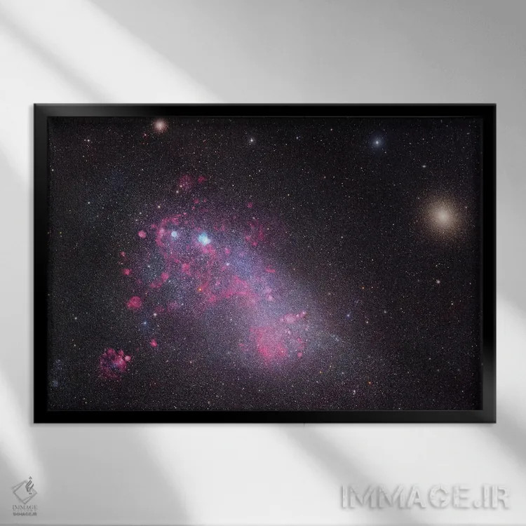 تابلو دکوراتیو ابر کوچک ماژلانی اثر رابرت گندلر - نمای قابدار مشکی