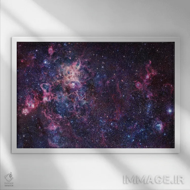 تابلو دکوراتیو موزاییک سحابی عنکبوتی اثر رابرت گندلر - نمای قابدار سفید