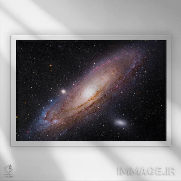 تابلو دکوراتیو کهکشان آندرومدا اثر رابرت گندلر - نمای قابدار سفید