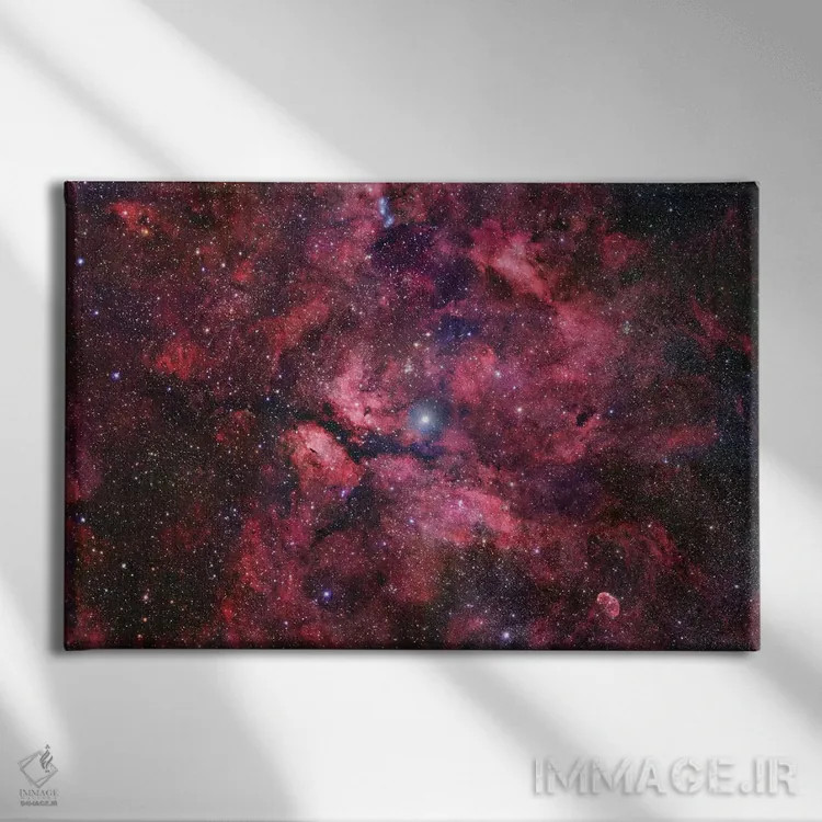 تابلو دکوراتیو سحابی اطراف گاما قو اثر رابرت گندلر - نمای روبهرو روی دیوار