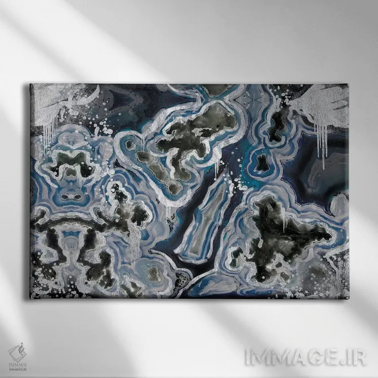 تابلو دکوراتیو ژئود استرلینگ سلطنتی اثر فایو بای فایو کالکتیو - نمای روبهرو روی دیوار