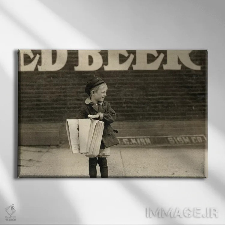 تابلو دکوراتیو سن لوئیس: روزنامه فروش اثر لویس هاین - نمای روبهرو روی دیوار