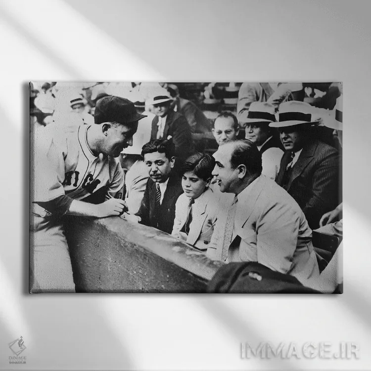 تابلو دکوراتیو آل کاپون - نمای روبهرو روی دیوار