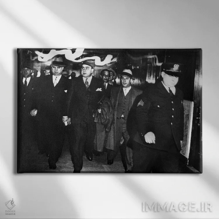 تابلو دکوراتیو آلفونس کاپون - نمای روبهرو روی دیوار