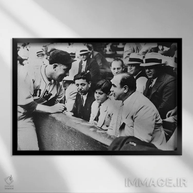 تابلو دکوراتیو آل کاپون - نمای قابدار مشکی