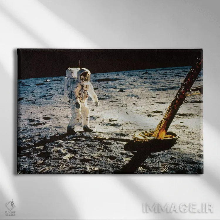 تابلو دکوراتیو آپو ۱۱: ماژول قمری - نمای روبهرو روی دیوار