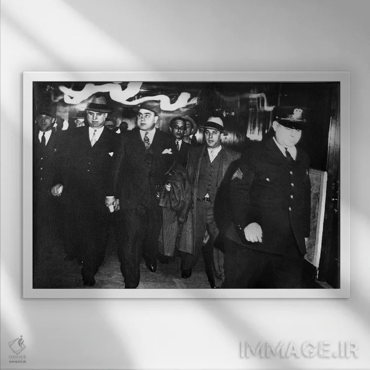 تابلو دکوراتیو آلفونس کاپون - نمای قابدار سفید