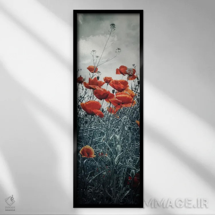تابلو دکوراتیو مزرعه زیبای شقایق | پانورامای عمودی اثر ملانی ویولا - نمای قابدار مشکی