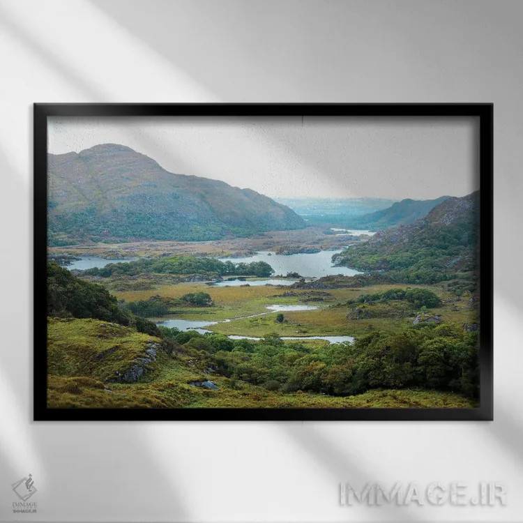 تابلو دکوراتیو چشم انداز بانوان اثر گرافیتی استودیوها - نمای قابدار مشکی