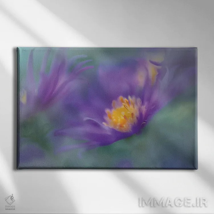 تابلو دکوراتیو طلایی و بنفش در مه ۲ اثر گیلیان هانت - نمای روبهرو روی دیوار