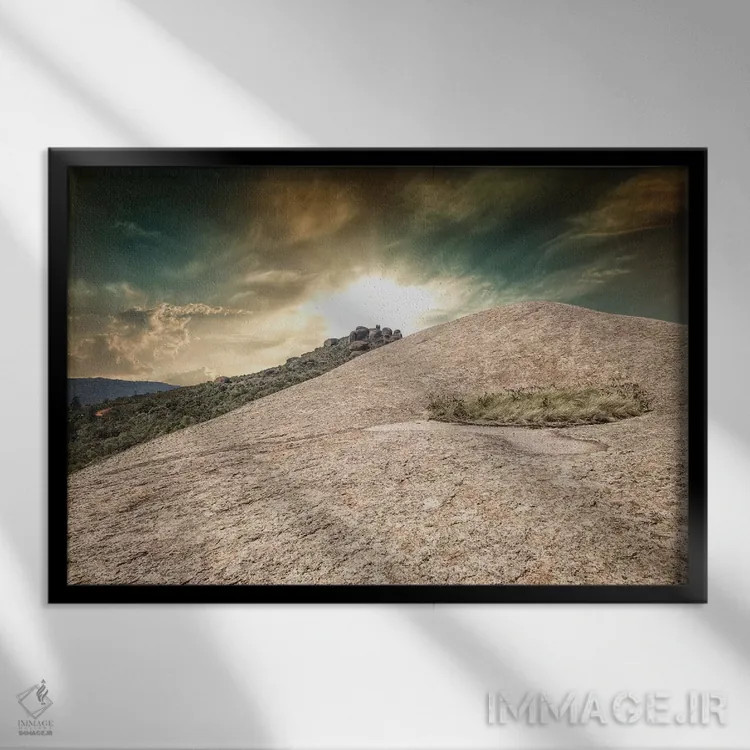 تابلو دکوراتیو کوه ۱ اثر گلاوکو منهالی - نمای قابدار مشکی