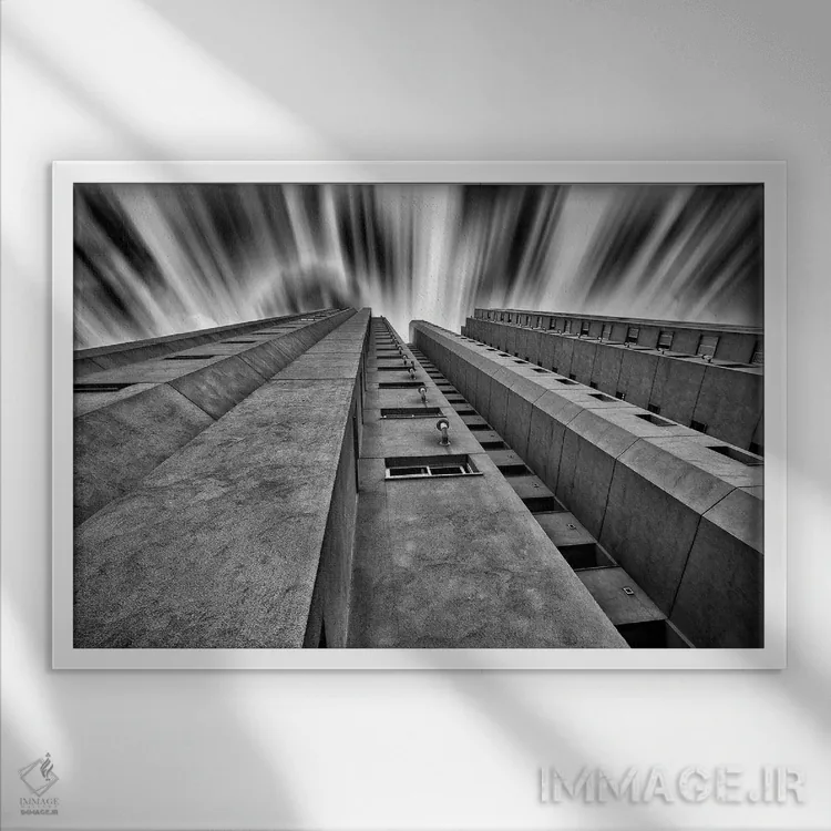 تابلو دکوراتیو عکاسی نوردهی طولانی ساختمان شماره ۲ اثر گلاوکو منهالی - نمای قابدار سفید