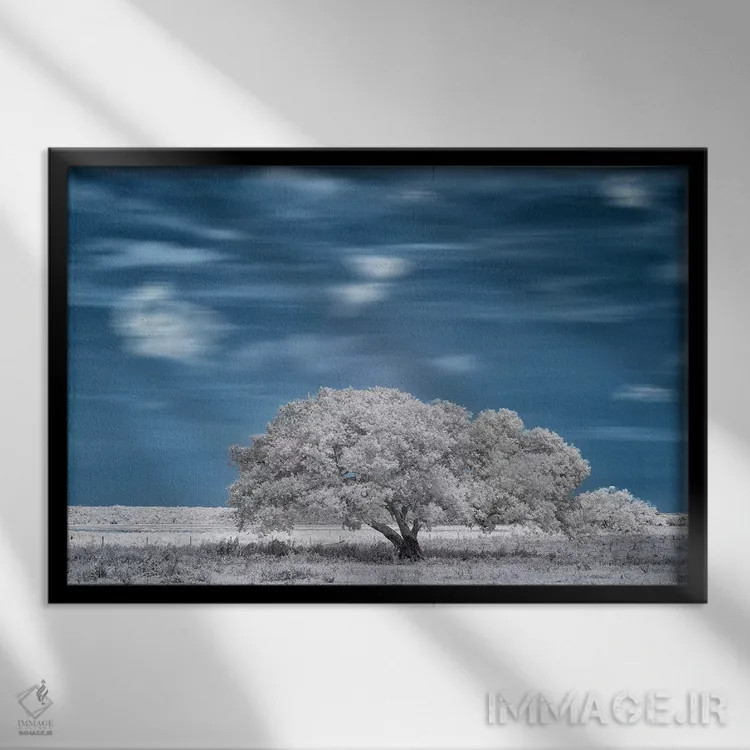 تابلو دکوراتیو آسمان آبی زیبا اثر گلاوکو منهالی - نمای قابدار مشکی