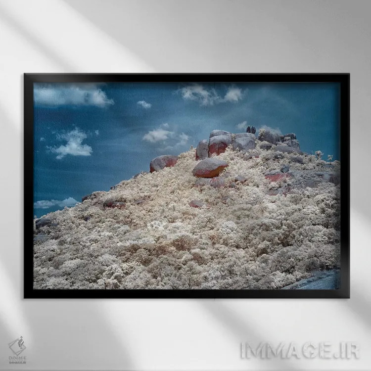 تابلو دکوراتیو کوه ۲ اثر گلاوکو منهالی - نمای قابدار مشکی