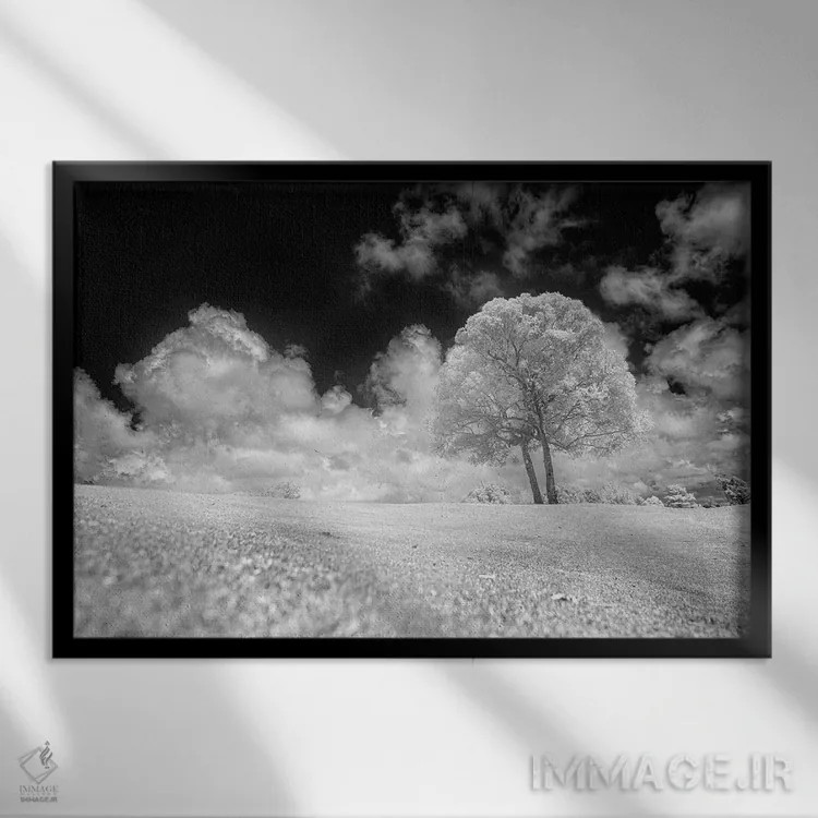 تابلو دکوراتیو آسمان سیاه اثر گلاوکو منهالی - نمای قابدار مشکی