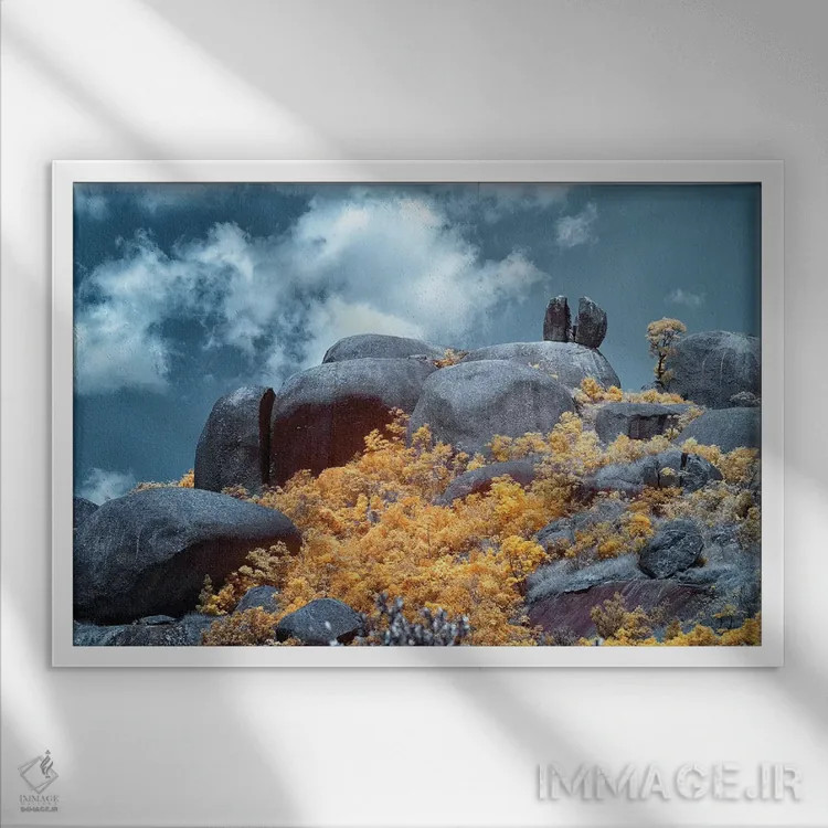 تابلو دکوراتیو کوه سنگی اثر گلاوکو منهالی - نمای قابدار سفید