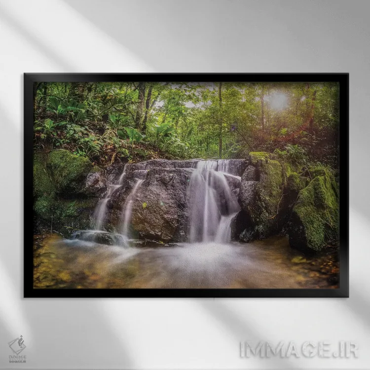 تابلو دکوراتیو آبشار ۲ اثر گلاوکو منهالی - نمای قابدار مشکی