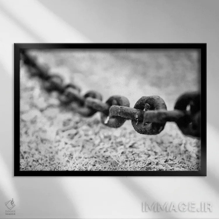 تابلو دکوراتیو زنجیر اثر گلاوکو منهالی - نمای قابدار مشکی