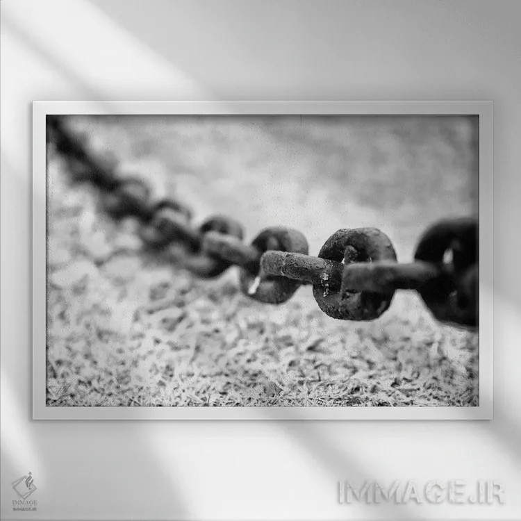تابلو دکوراتیو زنجیر اثر گلاوکو منهالی - نمای قابدار سفید