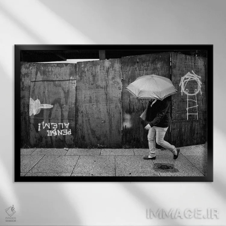 تابلو دکوراتیو عکاسی خیابانی ۴۹ اثر گلاوکو منهالی - نمای قابدار مشکی