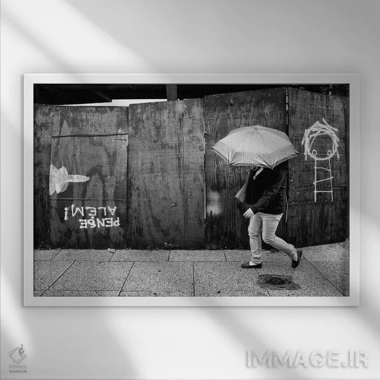 تابلو دکوراتیو عکاسی خیابانی ۴۹ اثر گلاوکو منهالی - نمای قابدار سفید