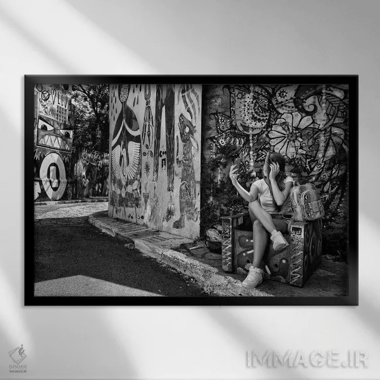 تابلو دکوراتیو عکاسی خیابانی ۶۲ اثر گلاوکو منهالی - نمای قابدار مشکی