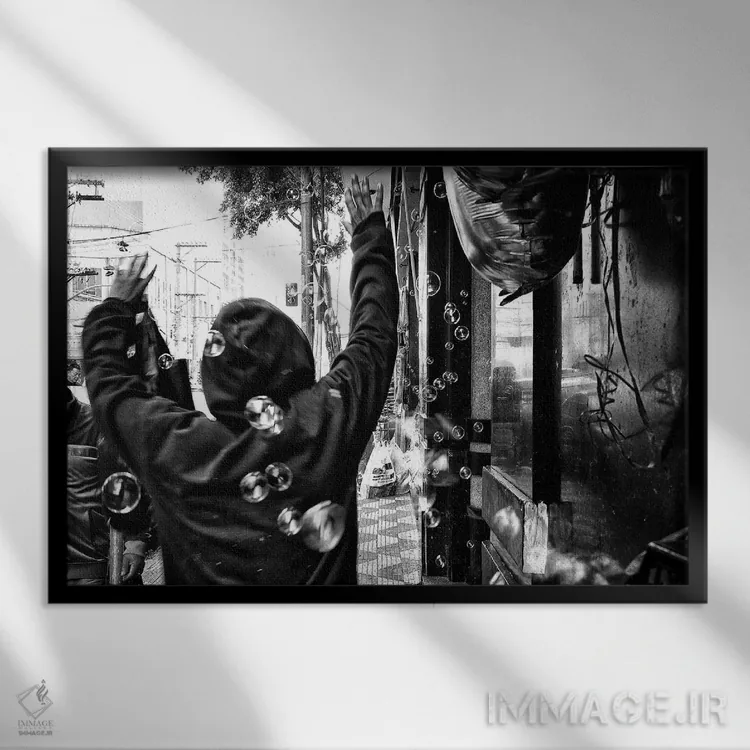 تابلو دکوراتیو عکاسی خیابانی ۶ اثر گلاوکو منهالی - نمای قابدار مشکی