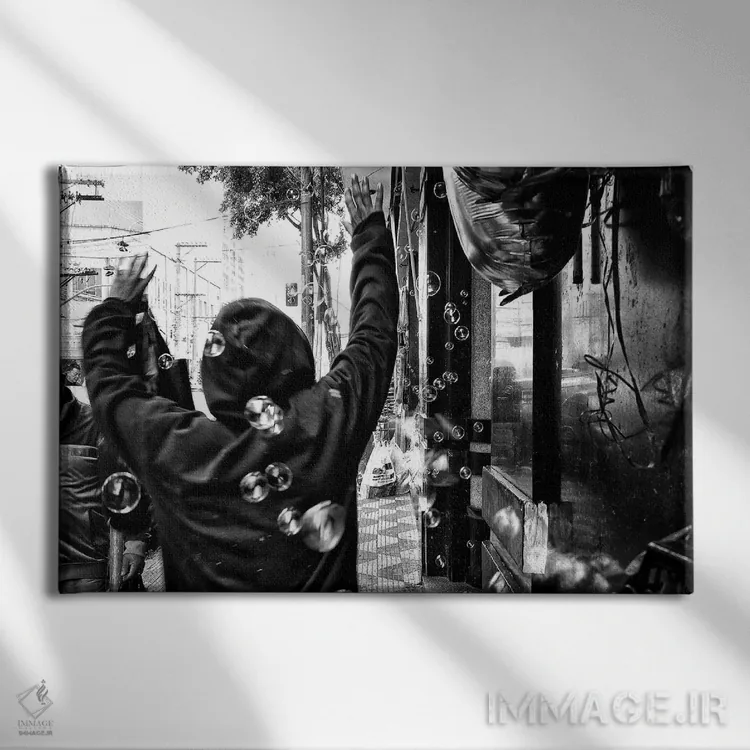 تابلو دکوراتیو عکاسی خیابانی ۶ اثر گلاوکو منهالی - نمای روبهرو روی دیوار