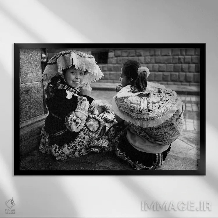 تابلو دکوراتیو دختر پرویی سیاه و سفید اثر گلاوکو منهالی - نمای قابدار مشکی