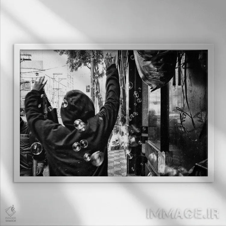 تابلو دکوراتیو عکاسی خیابانی ۶ اثر گلاوکو منهالی - نمای قابدار سفید