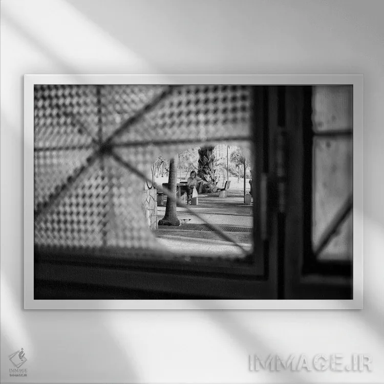 تابلو دکوراتیو عکاسی خیابانی ۵ اثر گلاوکو منهالی - نمای قابدار سفید