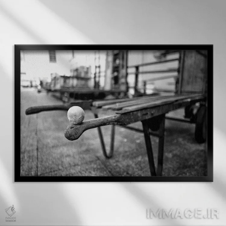 تابلو دکوراتیو عکاسی خیابانی ۲۸ اثر گلاوکو منهالی - نمای قابدار مشکی