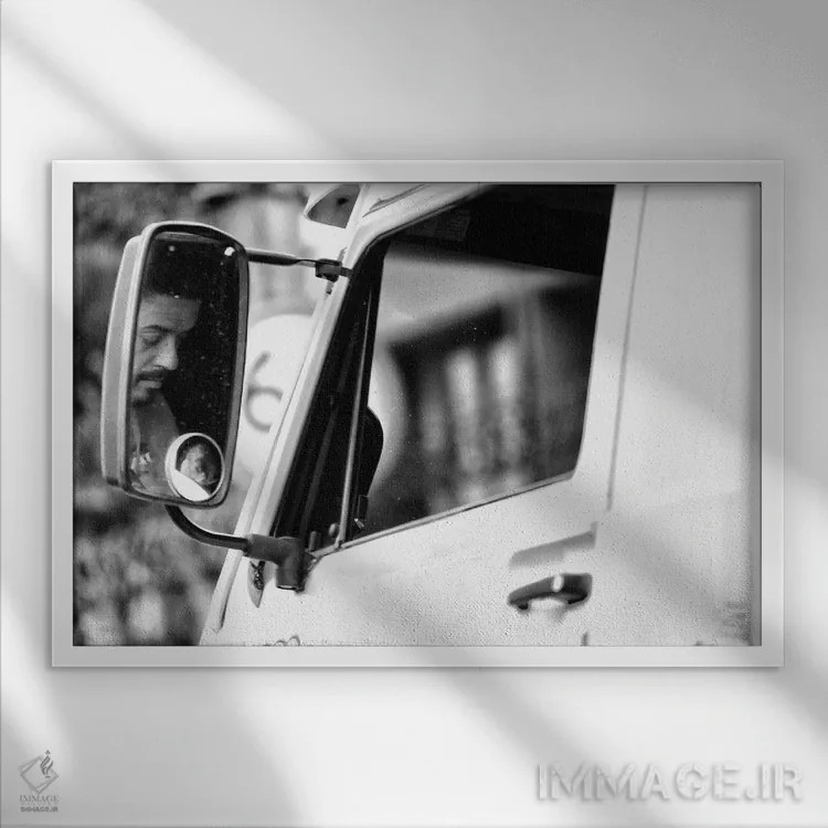 تابلو دکوراتیو عکاسی خیابانی ۳۴ اثر گلاوکو منهالی - نمای قابدار سفید