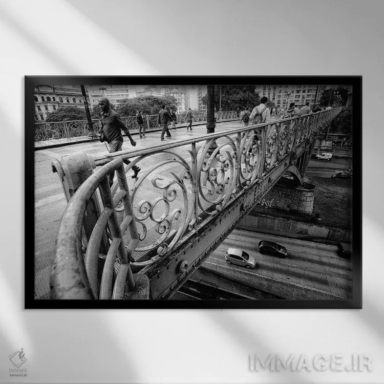 تابلو دکوراتیو عکاسی خیابانی ۴۲ اثر گلاوکو منهالی - نمای قابدار مشکی