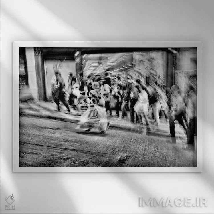 تابلو دکوراتیو عکاسی خیابانی ۵۳ اثر گلاوکو منهالی - نمای قابدار سفید