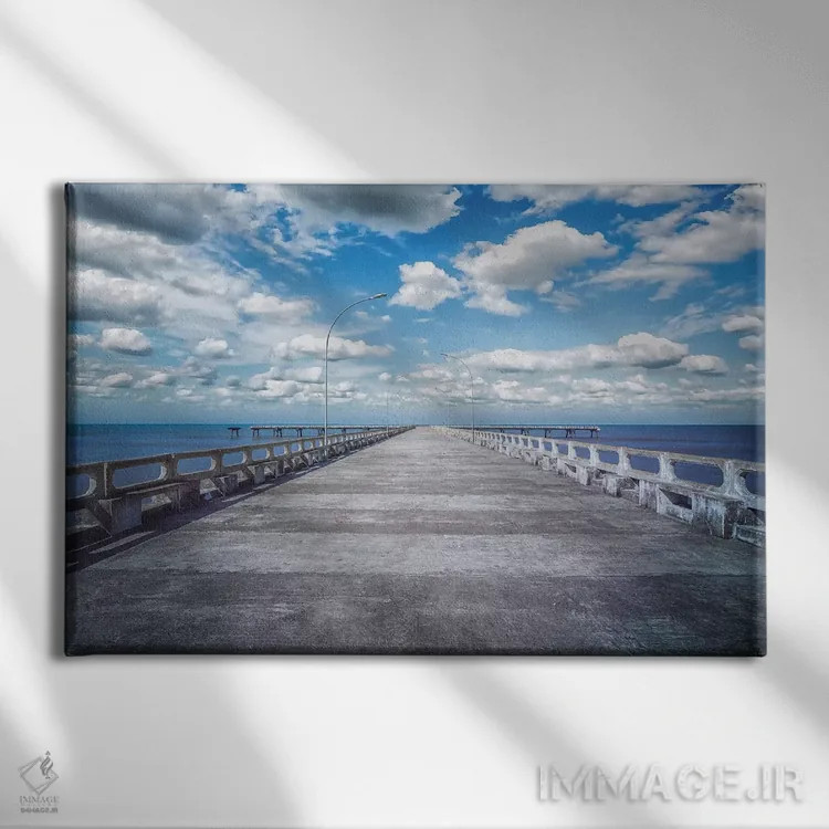 تابلو دکوراتیو اسکله در ساحل اثر گلاوکو منهالی - نمای روبهرو روی دیوار