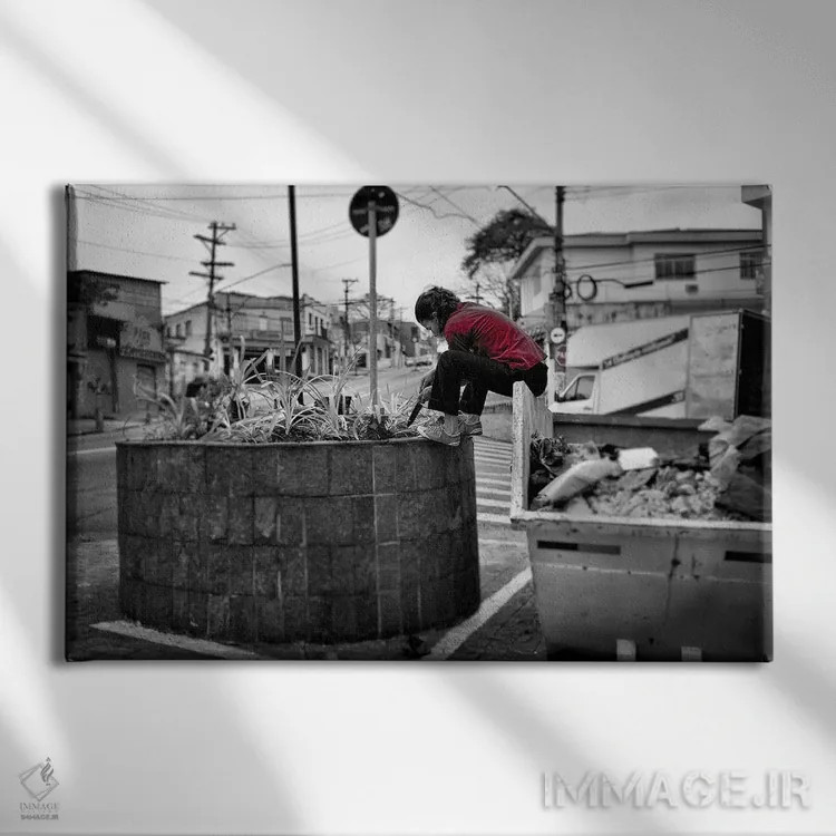 تابلو دکوراتیو عکس خیابانی اثر گلاوکو منهالی - نمای روبهرو روی دیوار