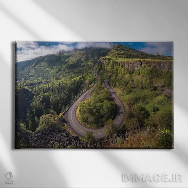 تابلو دکوراتیو curving Historic Columbia River Highway below the Rowena Plate… اثر گری لوهم - نمای روبهرو روی دیوار