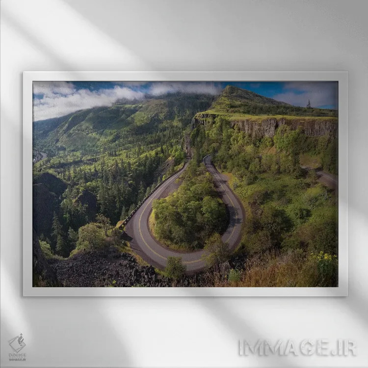 تابلو دکوراتیو curving Historic Columbia River Highway below the Rowena Plate… اثر گری لوهم - نمای قابدار سفید