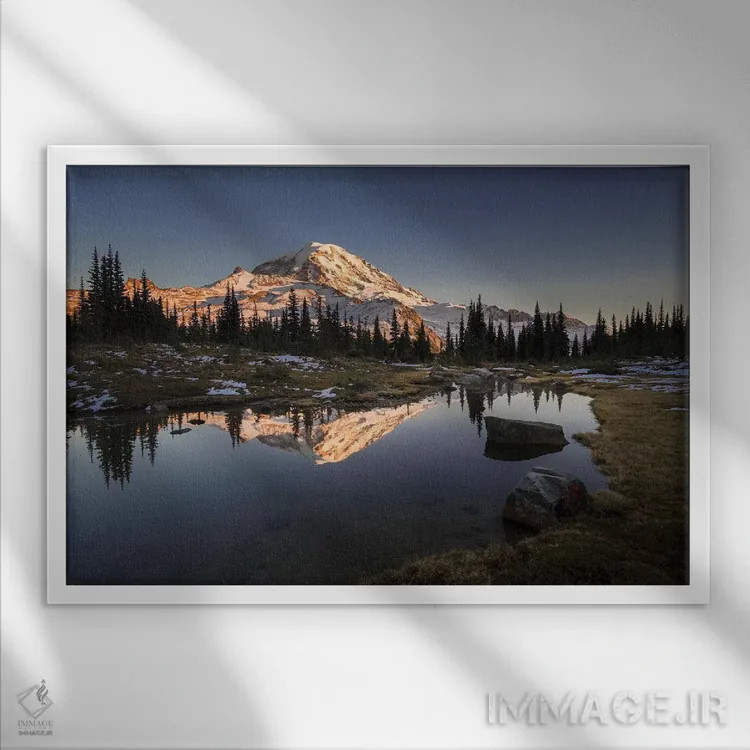 تابلو دکوراتیو WA. Tarn in Spray Park reflects Mt. Rainier at sunset in Mt. R… اثر گری لوهم - نمای قابدار سفید