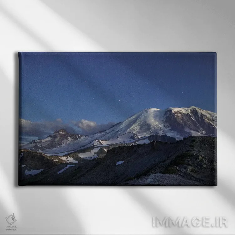 تابلو دکوراتیو Little Tahoma and Burroughs Mountain,عکس گرگ ومیش ستارگان بر ف… اثر گری لوهم - نمای روبهرو روی دیوار