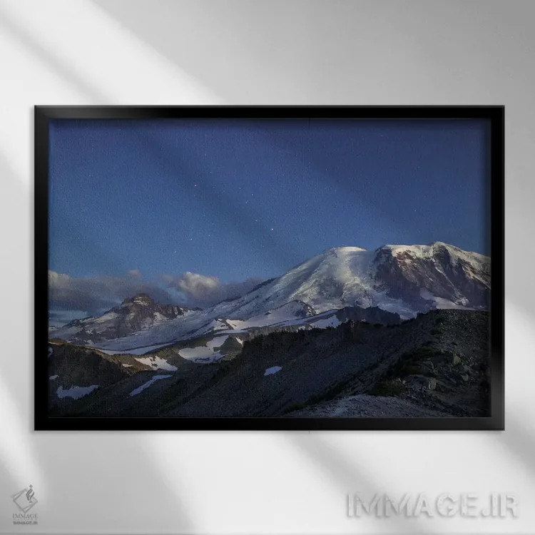 تابلو دکوراتیو Little Tahoma and Burroughs Mountain,عکس گرگ ومیش ستارگان بر ف… اثر گری لوهم - نمای قابدار مشکی