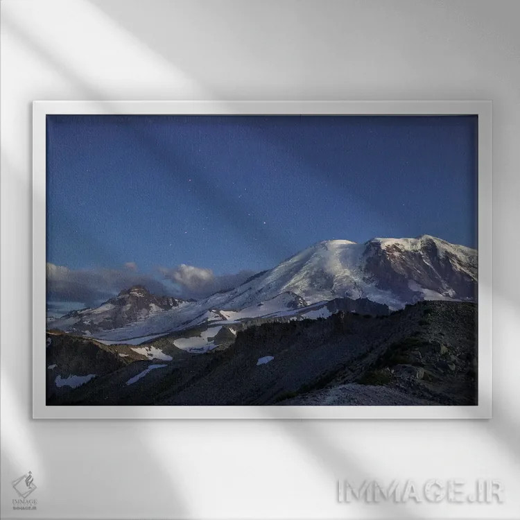 تابلو دکوراتیو Little Tahoma and Burroughs Mountain,عکس گرگ ومیش ستارگان بر ف… اثر گری لوهم - نمای قابدار سفید