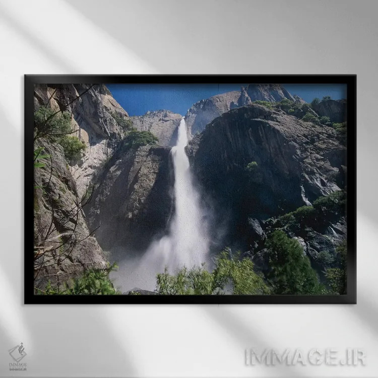 تابلو دکوراتیو نمای روبه پایین آبشار یوسیمیتی، کالیفرنیا اثر جورج اوزه - نمای قابدار مشکی