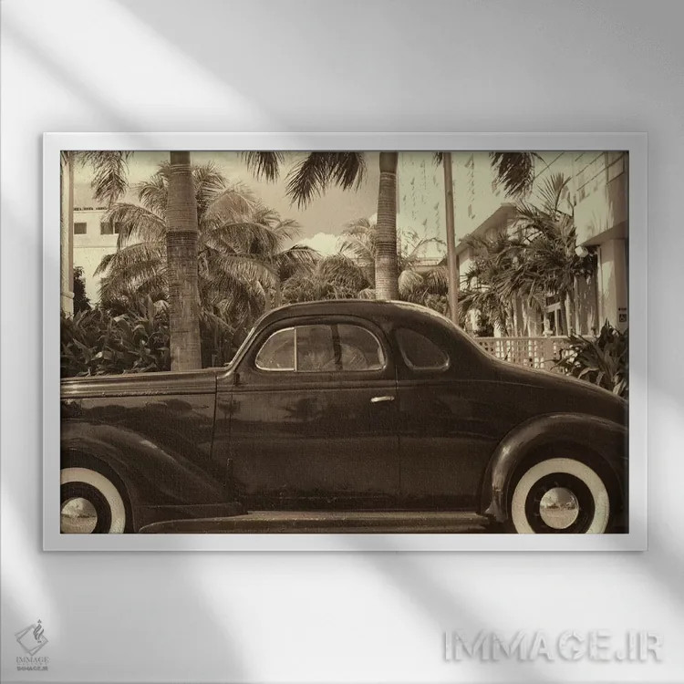 تابلو دکوراتیو ماشین قدیمی در بلوار ساحلی، میامی بیچ، فلوریدا اثر جورج اوزه - نمای قابدار سفید